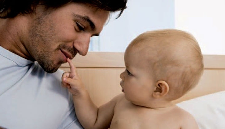 Tatínkové u porodu budou od dubna zdarma, nebo aspoň levněji