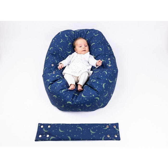 Bezpečnostní pásek odepínatelný, posuvný ve čtyřech polohách.